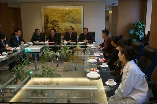 教师走访无锡金陵大饭店，与实习生座谈